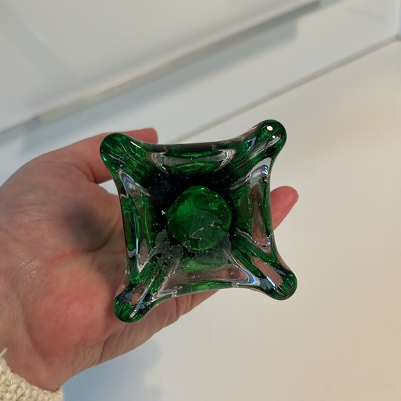 Vintage glass bud vase. - Picture 5 of 5